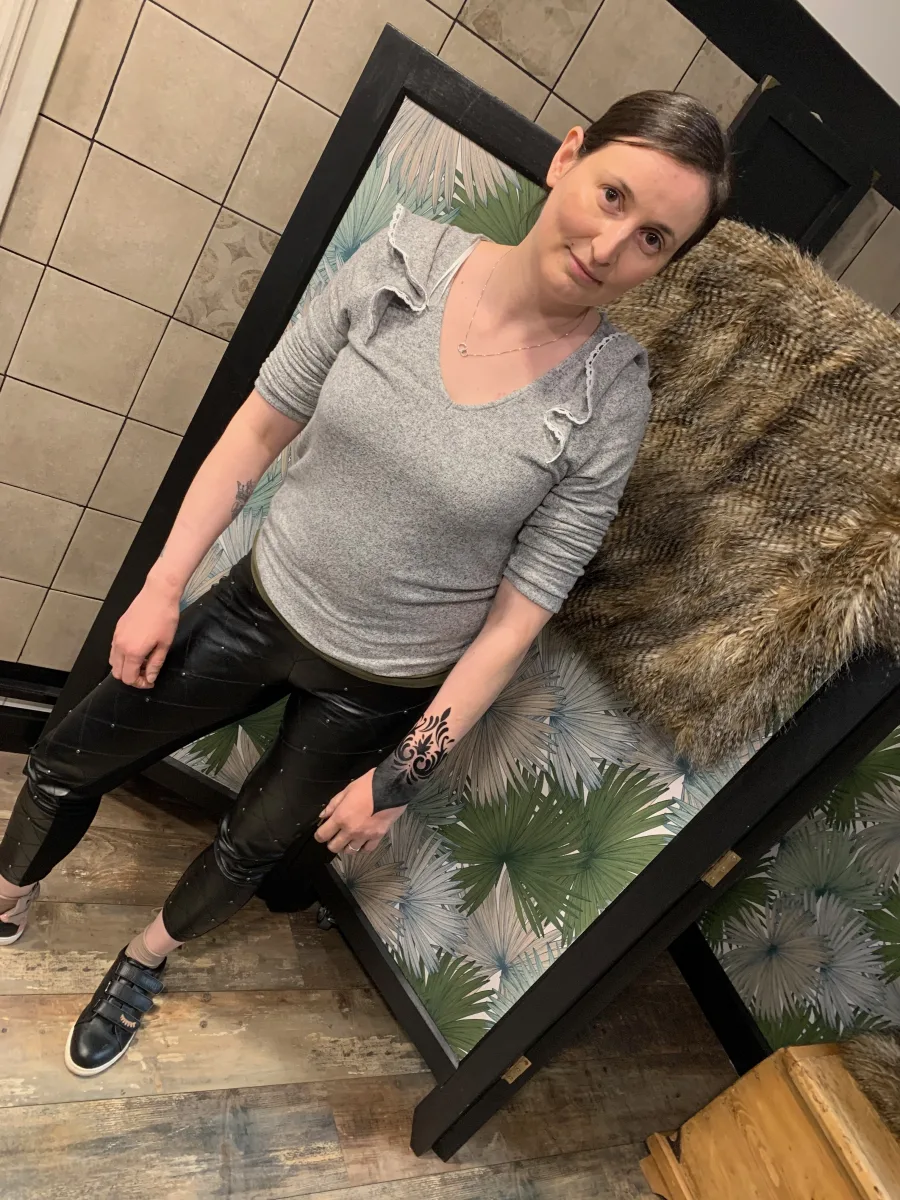 Bracelet baroque tatoué — un ornement élégant gravé dans la peau - photo