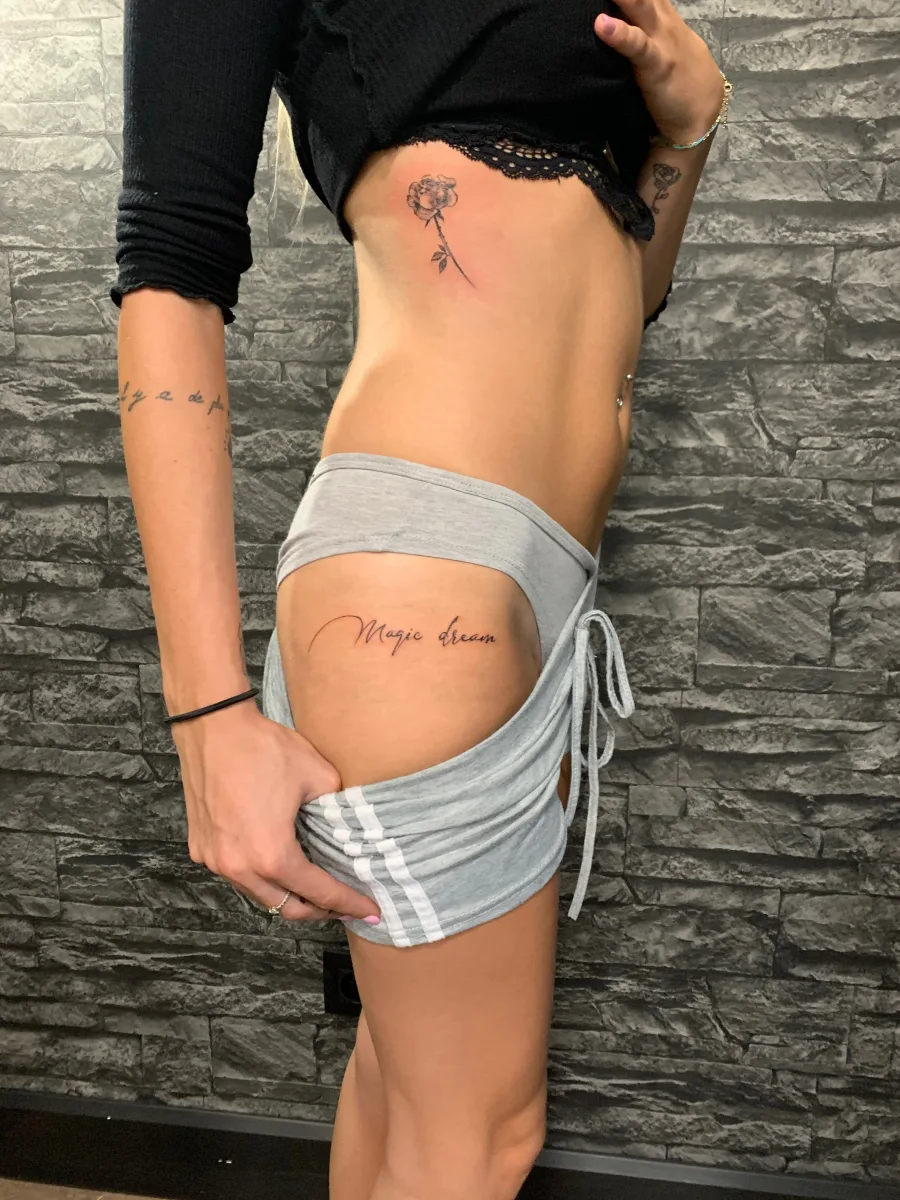Tatouage calligraphie sur la cuisse : un lettrage pensé pour toi - photo 2