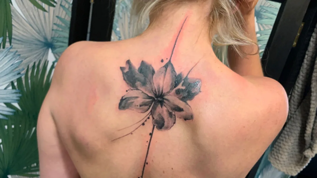 Cover d'empreintes transformées en motif floral