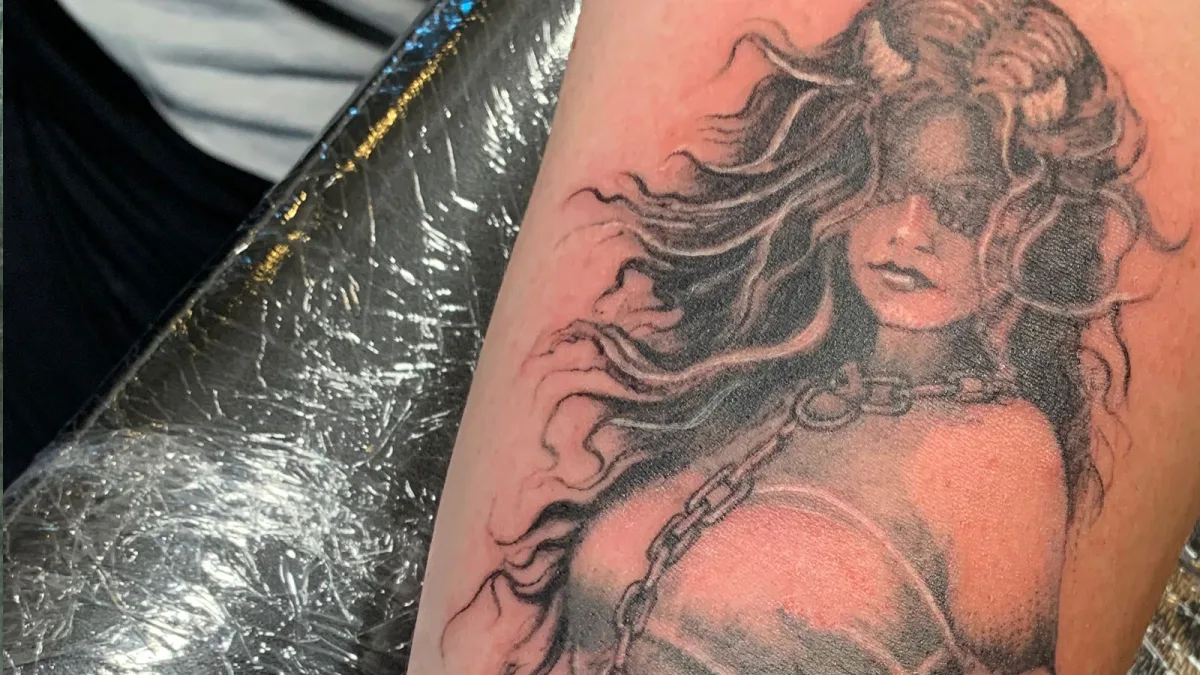Guerrière Enchaînée : un tatouage entre puissance et symbolisme