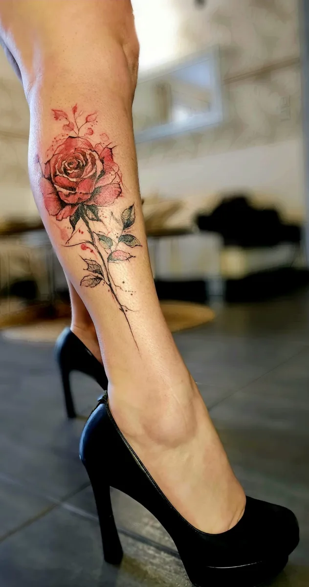 Rose esquisse couleur : un tatouage délicat signé Jull's - photo 2