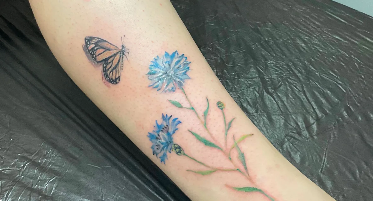 Tatouage Bleuets — Une fleur délicate gravée dans ta peau