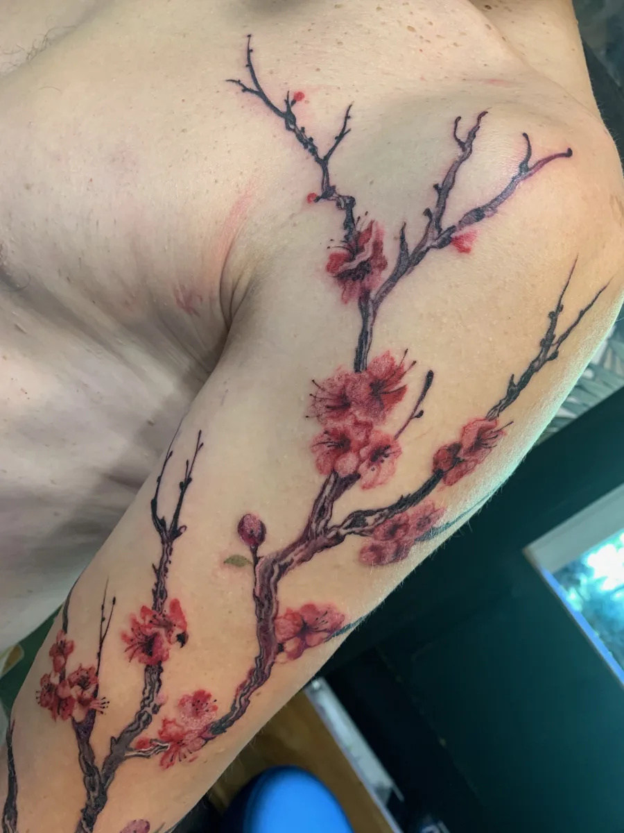 Tatouage branches de cerisier sur mesure dans le Var - photo 2