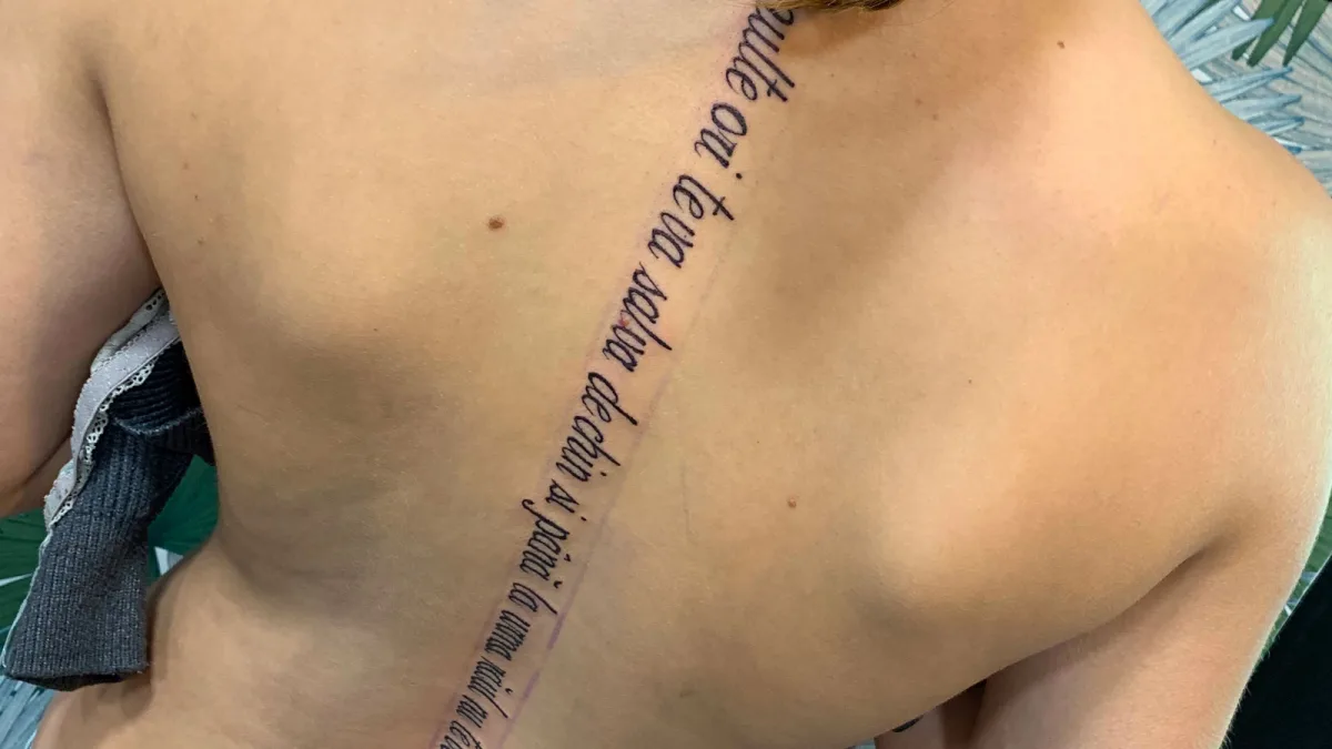 Tatouage calligraphique sur mesure dans le Var