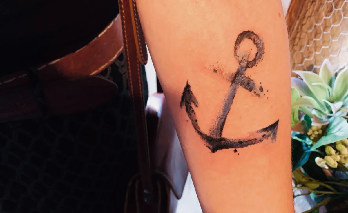 Tatouage encre aquarelle — L'art de la couleur fluide sur peau