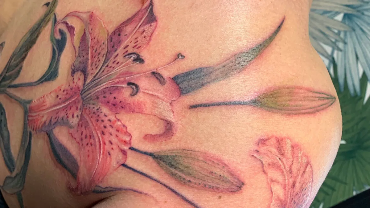 Tatouage Fleur de Lys – Un symbole intemporel, une création sur mesure