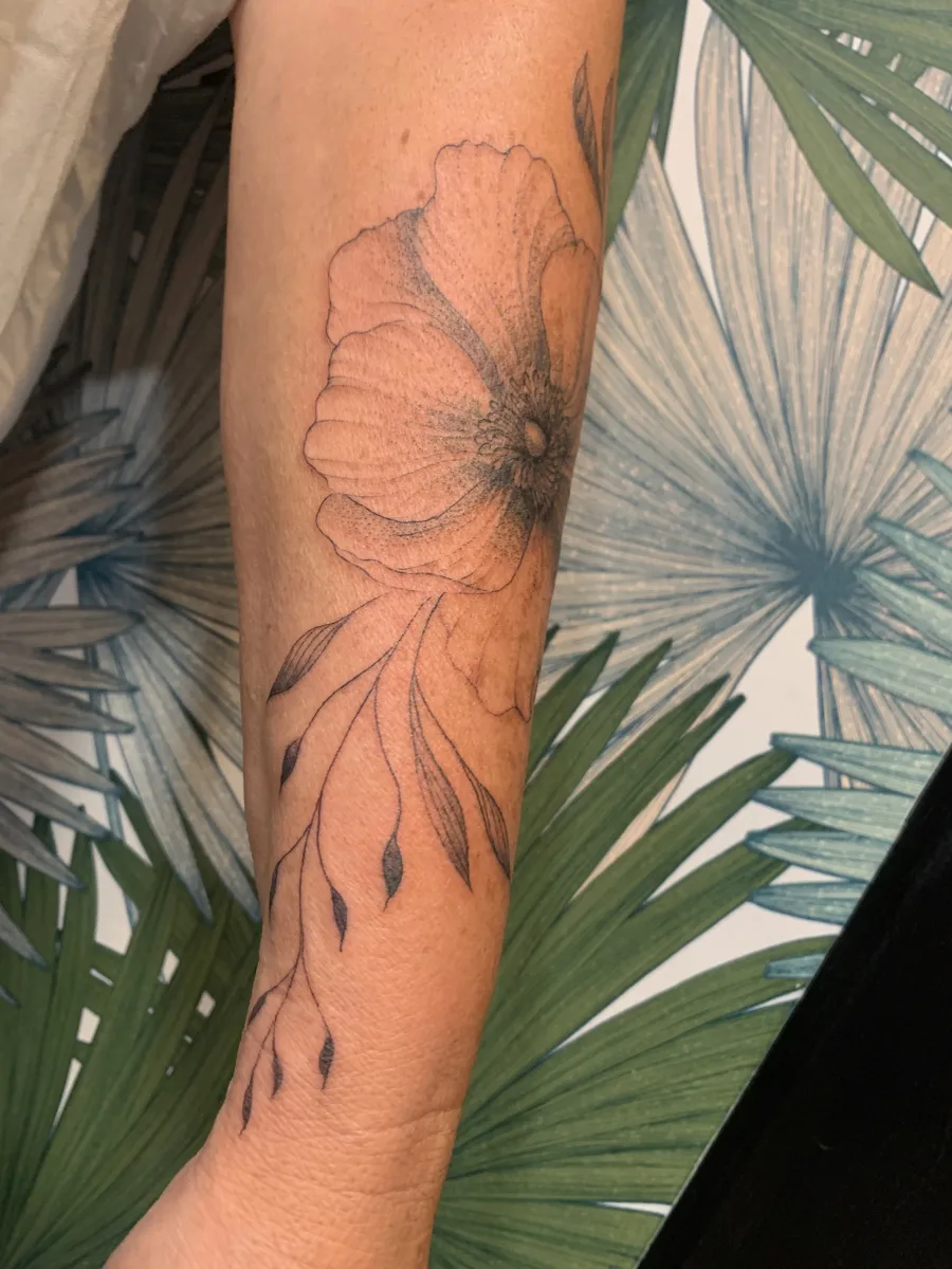 Tatouage Floral Fine Line dans le Var - photo 2