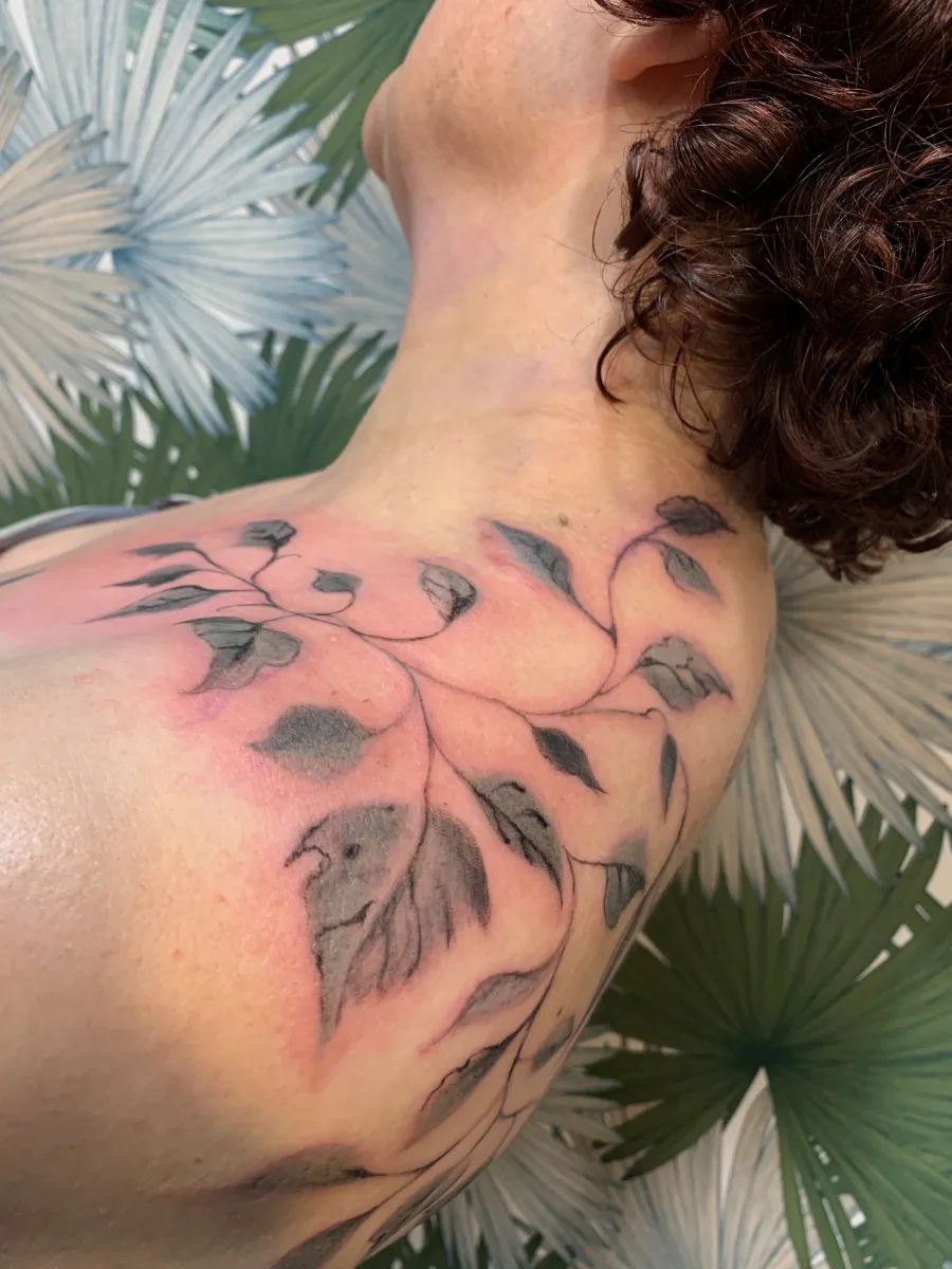 Tatouage feuillage freehand dans le Var - photo 2