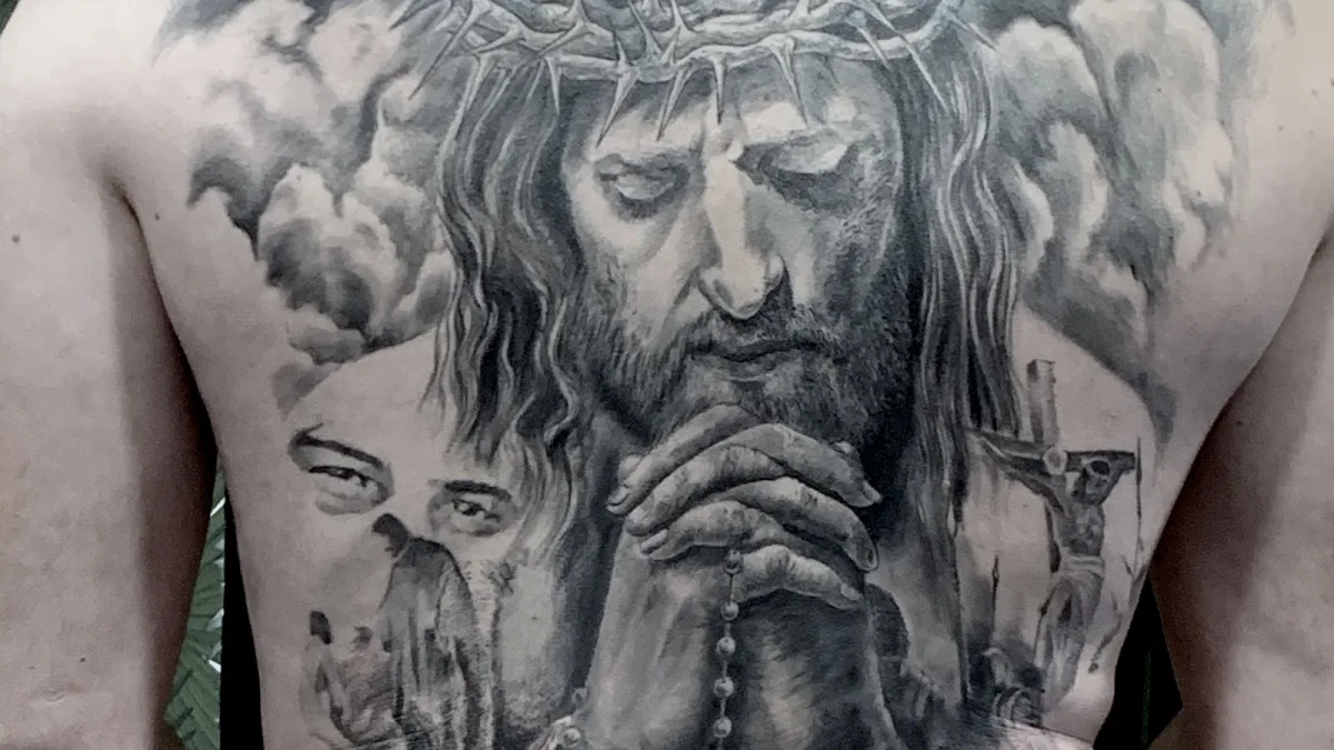 Tatouage Jésus Christ : Cover Up d'un tattoo tribal