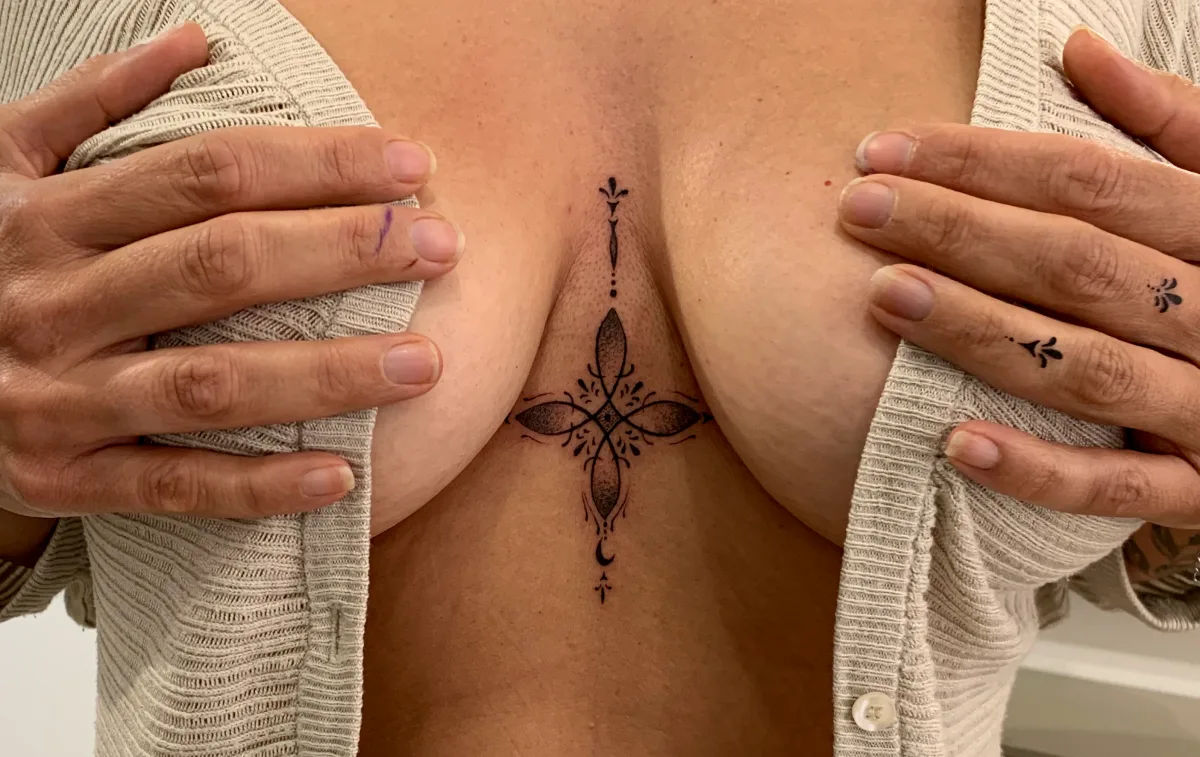 Tatouage Nœud de Sorcière : un symbole fort, tracé avec précision