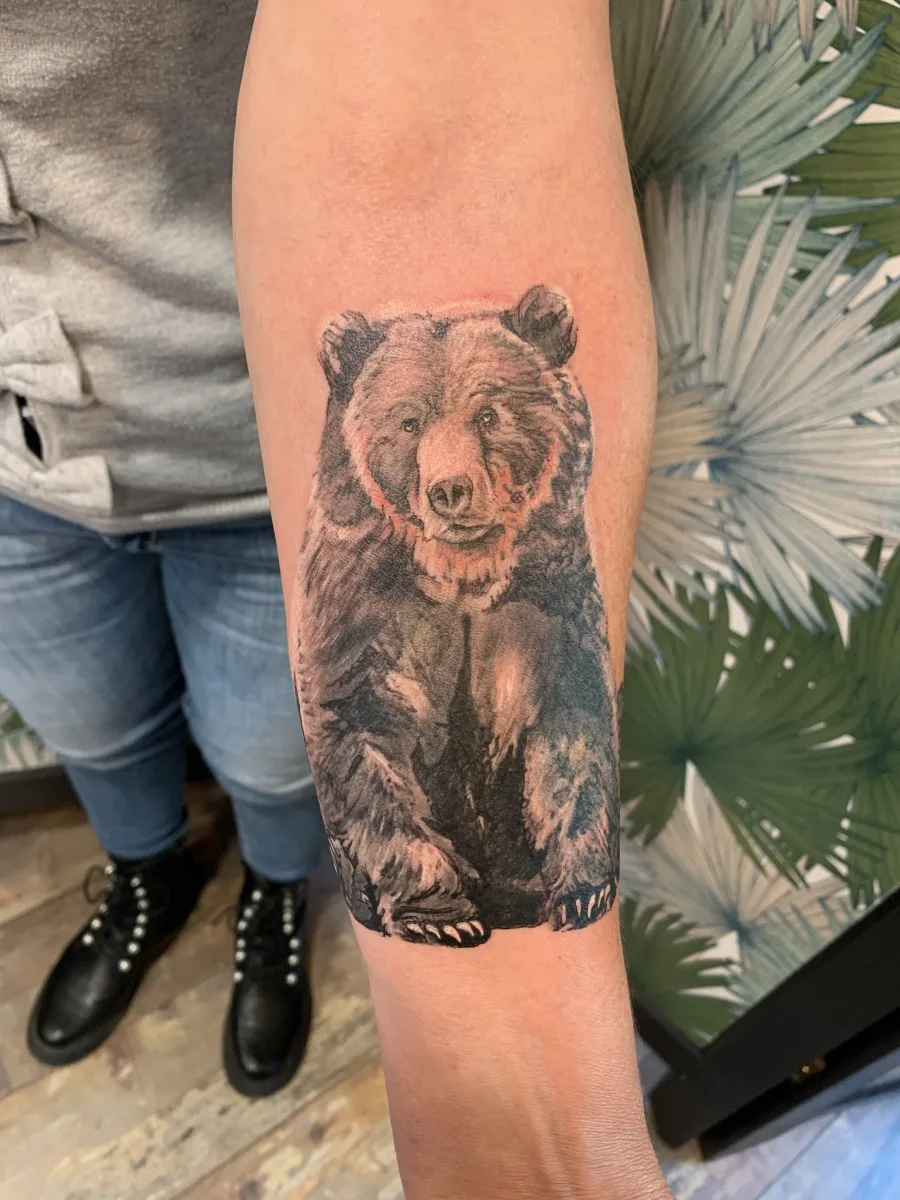 Tatouage ours : force, instinct et création sur mesure - photo