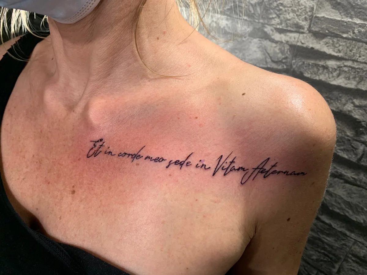 Tatouage Phrase : des mots gravés dans la peau, pour toujours