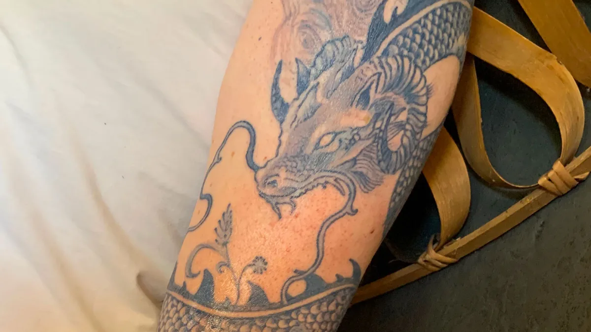 Tatouage porcelaine asiatique bleu