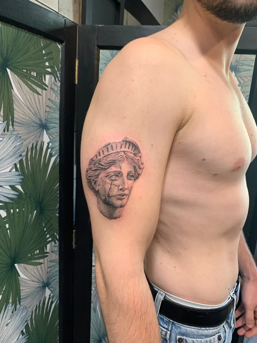 Portrait de statue grecque tatoué sur mesure - photo 2