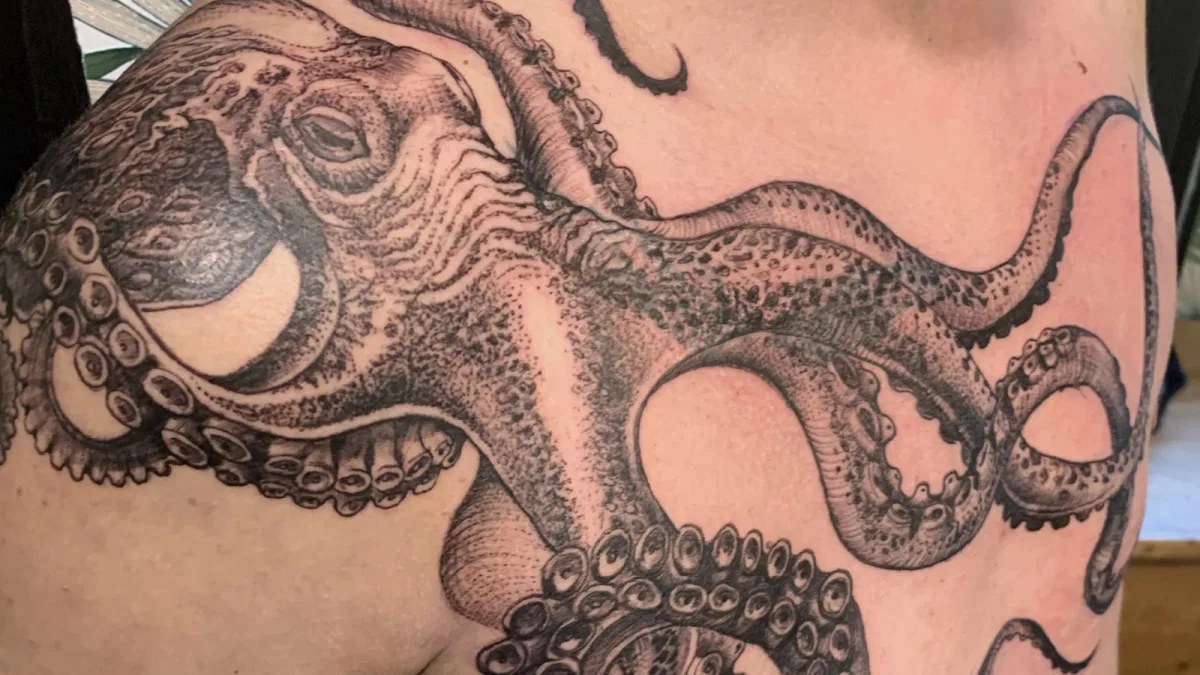 Tatouage Poulpe : une créature des abysses gravée sur ta peau