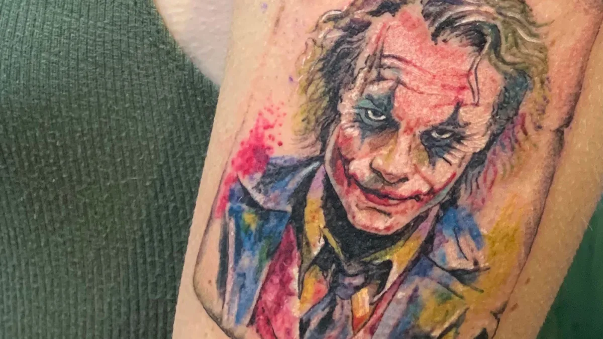 Tatouage The Joker : entre chaos et précision, une œuvre unique dans le Var