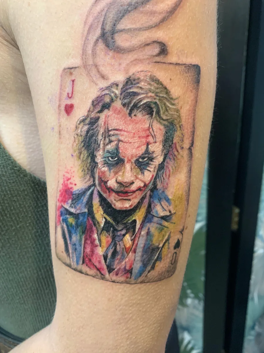 Tatouage The Joker : entre chaos et précision, une œuvre unique dans le Var - photo