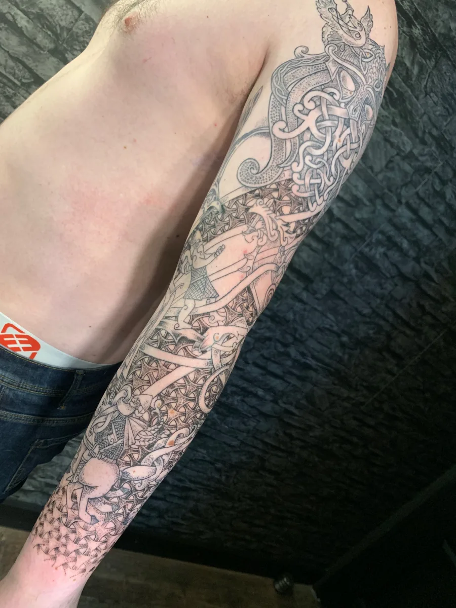 Tatouage Thor & Mjolnir : la puissance nordique gravée dans ta peau - photo