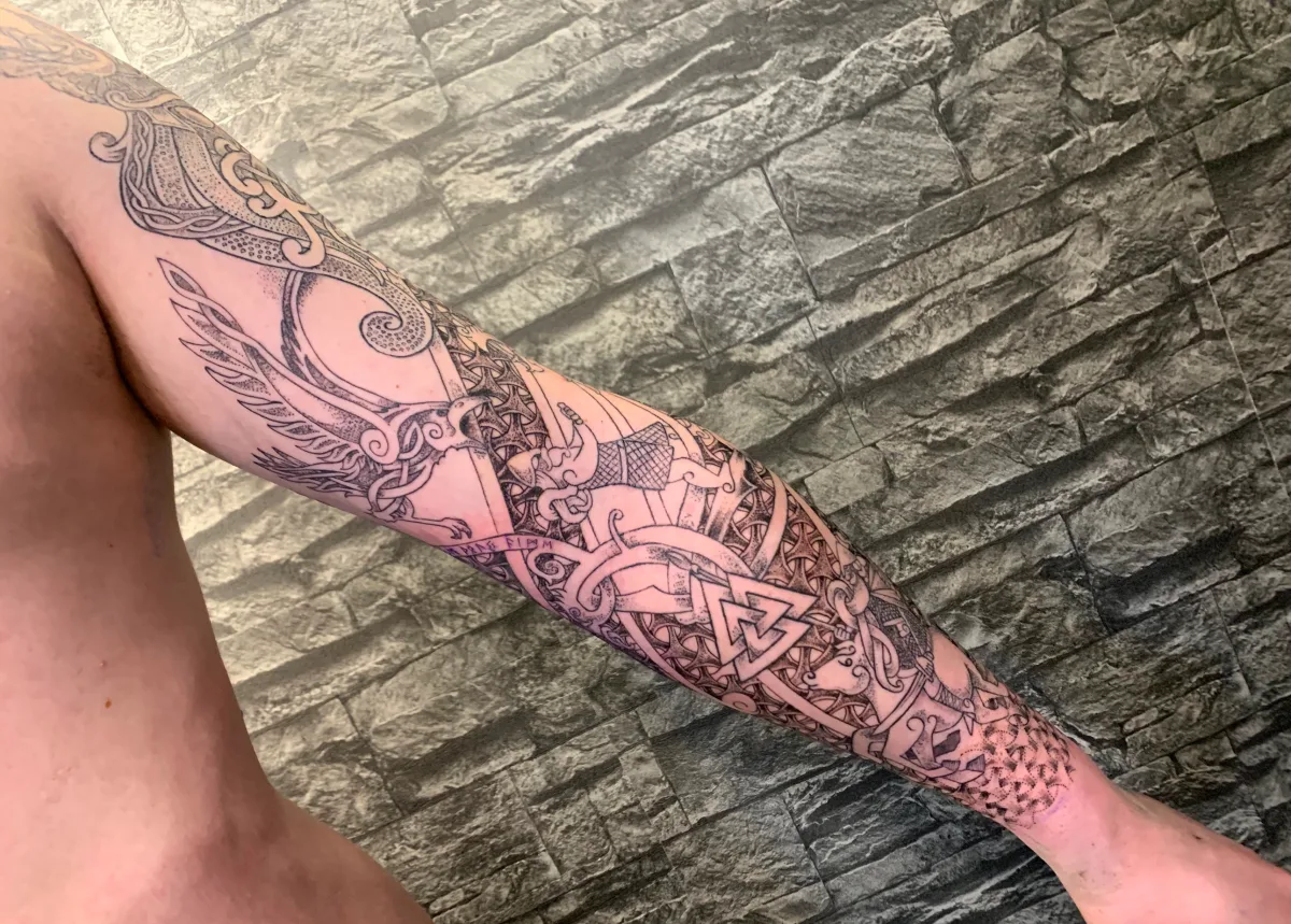 Tatouage Viking & Runes Nordiques dans le Var