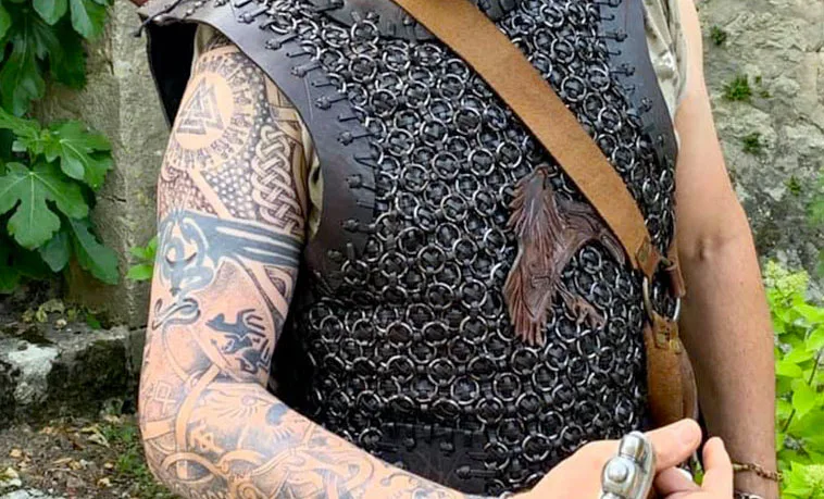 Tattoo Viking : une mythologie gravée dans la peau